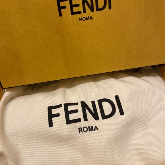 Authentic continental Fendi wallet - like new! - Picture 6 of 7
